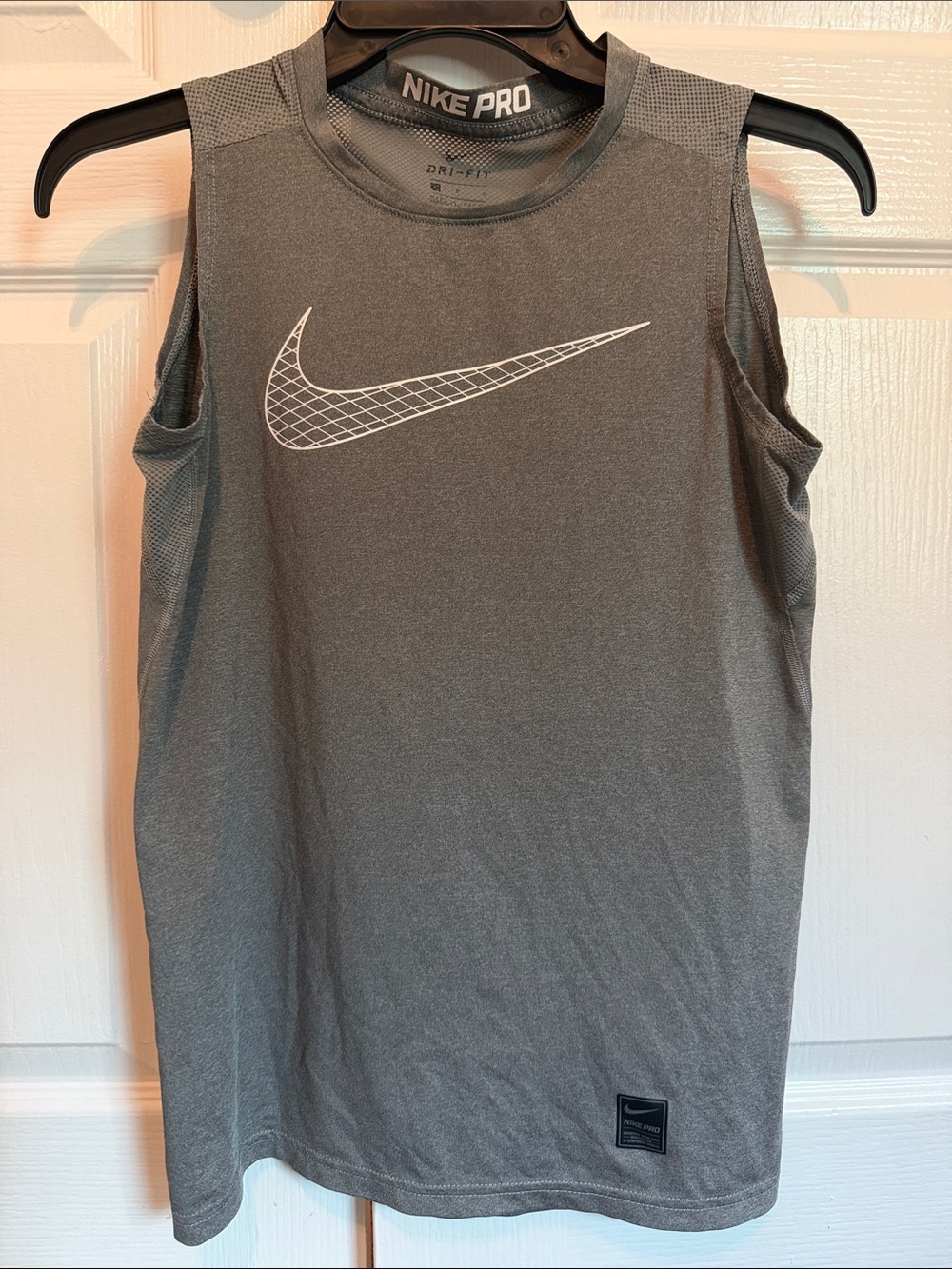 Nike Pro Gray Sleeveless Dri-FIT Top with White Swoosh Size Large
